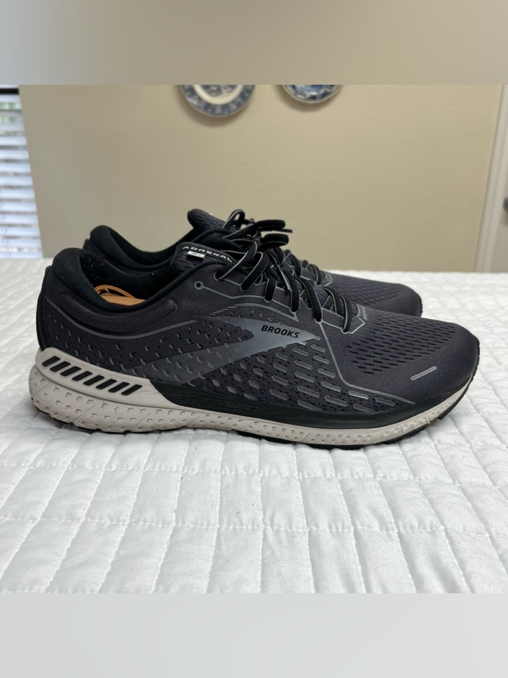 Brooks Adrenaline 21 Men’s Black and Light Gray Running Sneakers Size 14
